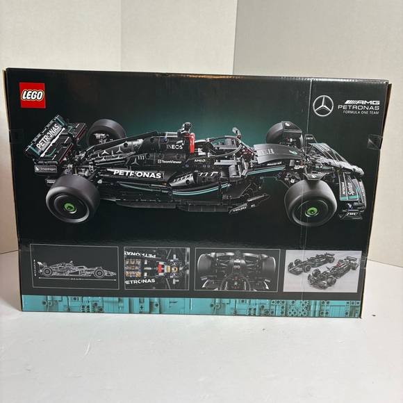 LEGO Technic Mercedes AMG F1 W14 1:8 Scale Model 42171 1642 Pieces - Picture 2 of 8